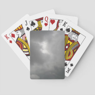 Tormenta nubes jugando cartas