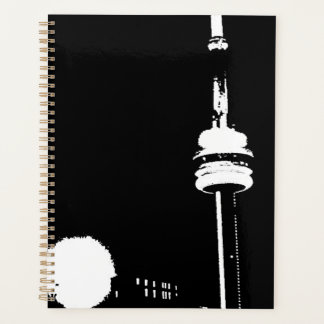 Torre CN urbana en cuaderno de noche