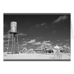Torre de agua y granero en el rancho de Texas