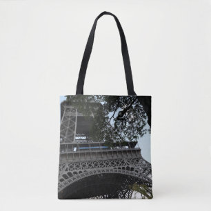 Torre Eiffel a través de la bolsa de asas de los
