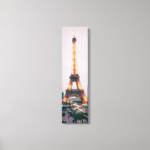 Torre Eiffel con lienzo vertical iluminado