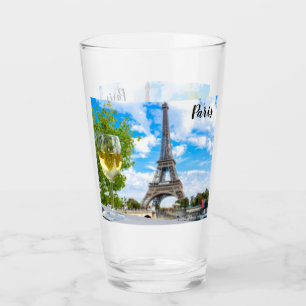 Torre Eiffel con vino blanco