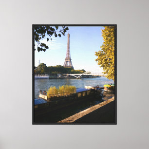 Torre Eiffel de París y arte mural del río Sena