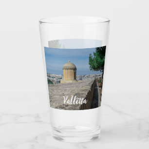 Torrecilla de pistolas en las antiguas murallas de