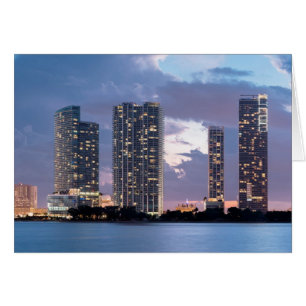 Torres de condominio frente al mar en Miami
