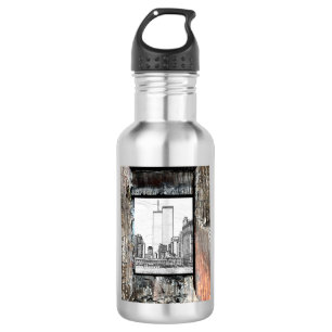 Torres gemelas Botella De Agua Aislada