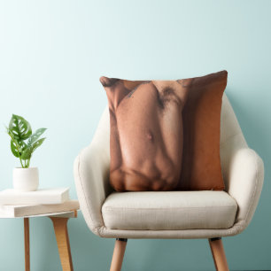 Torso Masculino Atlético y Almohada de Accento Cor