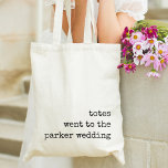 Totes fueron al Boda | Bolsa De La Favor De La Bod<br><div class="desc">Estos lindos totes personalizados con una graciosa lengua en la mejilla diciendo hacer bolsos de bienvenida perfectos para bodas o favores de boda. Las características de diseño "totes fueron al boda [name]" en letras de máquina de escribir antiguas alineadas en la parte inferior derecha.</div>