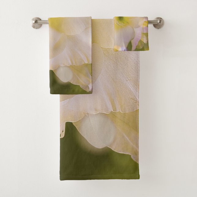 Towel Sword Lily Green Bokeh (In situ)