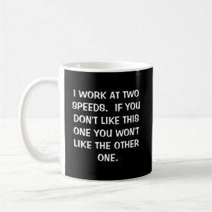 Trabajo en tazas de café de dos velocidades