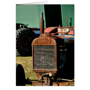 Tractor viejo antiguo del equipo de cultivo del