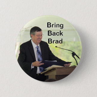 ¡Traiga detrás el botón de Brad!