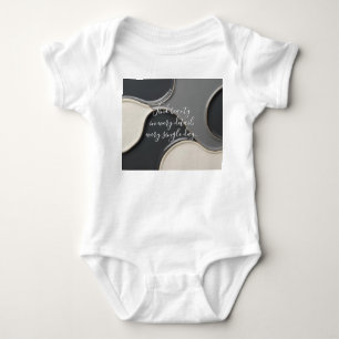 Traje para el bebé jersey en un gráfico elegante
