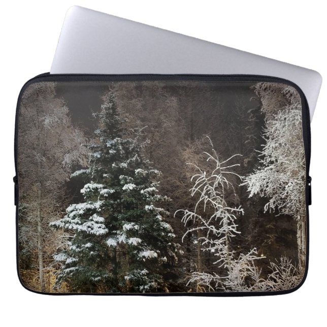 Tranquilo Funda de Computadora Snowy Woodland (Frente)