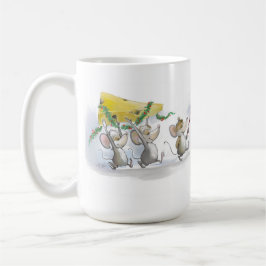 Trayendo la taza de queso de los Navidades