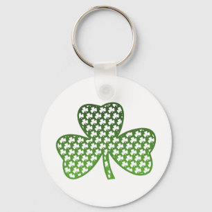 Tréboles blancos en llavero verde del trébol