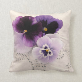 Tres almohadas púrpura