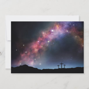 Tres cruces en una colina bajo la Vía Láctea