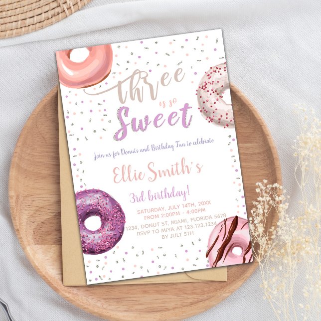 Tres dulces invitaciones de cumpleaños de Donut (Three Sweet Donut Birthday Invitations)