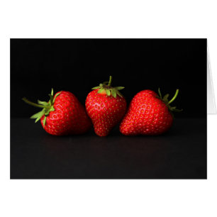 Tres Fresas En La Ccna Negra