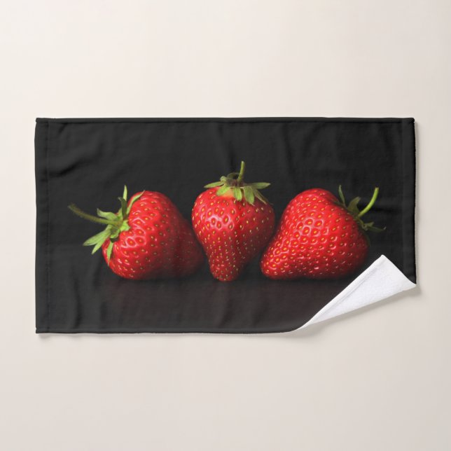 Tres fresas en negro btcna (Toalla de mano)