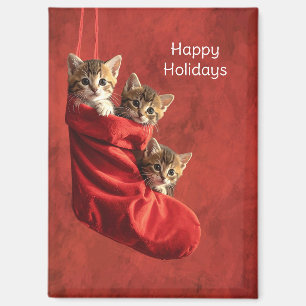 Tres gatitos en un imán de calcetín de Navidad