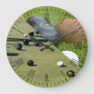 Tres imágenes de bolos de césped, reloj de pared
