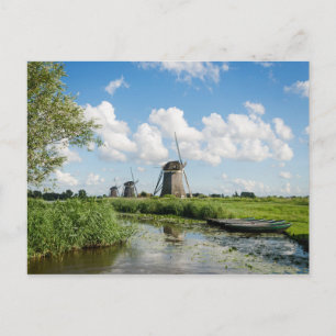 Tres molinos de viento y una postal de canal