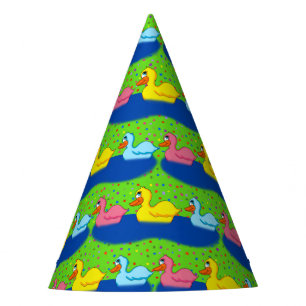 Tres patos empapelan los gorras del fiesta