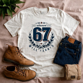 Triblenda Camiseta Clásica Jubilación 67 – Estilo Insignia V