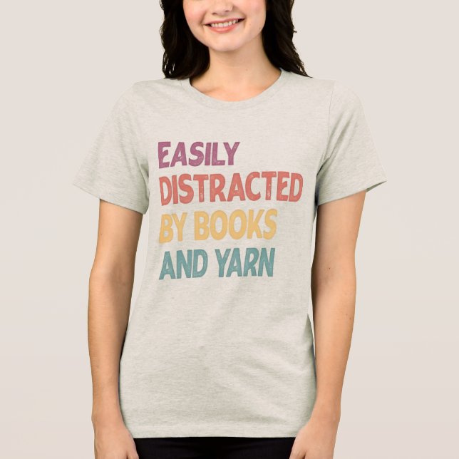 Triblenda Camiseta Divertida de Tejer – Fácilmente Distraído (Anverso)