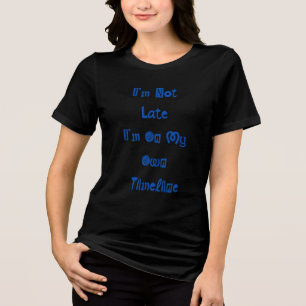 Triblenda Camiseta divertida "No llego tarde" con letras azu