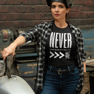 Triblenda Camiseta Never Underestimate Me