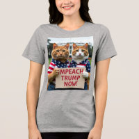 Encadenar a Trump ahora dos gatos con una camiseta
