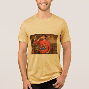 Triblenda Hombre tomando una IPA con una camiseta de wakeboa