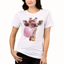 Jirafa Adorable con Camiseta de Chicle