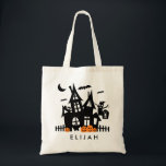 Trick De Halloween Halloween En Casa O Bolsa De Li<br><div class="desc">Cute Halloween obsesionó la bolsa de diseño de la casa,  personalizada con el nombre del niño. Estas bolsas de lona reutilizables son una gran inversión única y pueden utilizarse año tras año. Vea todos nuestros diseños de bolsos de truco o de regalo aquí:</div>
