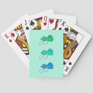 Triple camaleón jugando cartas