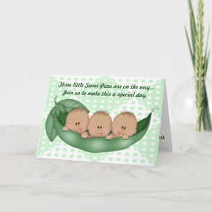 Triplets Green Baby Shower Pea en una invitación d