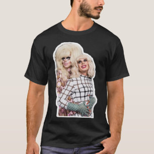 Trixie y la pareja Katya posan la camiseta clásica