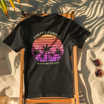 Tropical Island Beach Trip Personalizado Palm Tree<br><div class="desc">camisetas trinitarias de Guay para familias de vacaciones para un crucero por la isla. Delante de una puesta de sol en la playa rosa de bonito hay bonitas palmeras. Perfecto té negro personalizado para su viaje de verano al mar.</div>