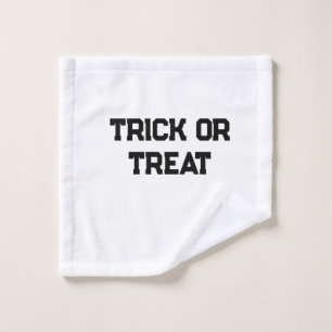 Truco o. Trate Halloween espeluznante negro simple