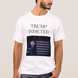 Trump acusado de camiseta