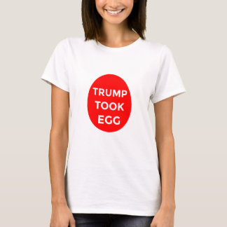 Trump tomó camisa de huevo