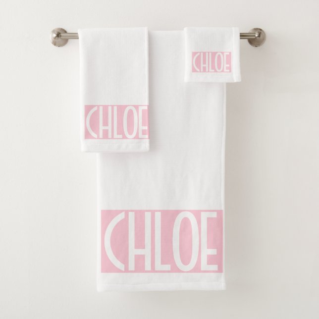 Tu nombre | Texto blanco negrita sobre rosa claro (In situ)