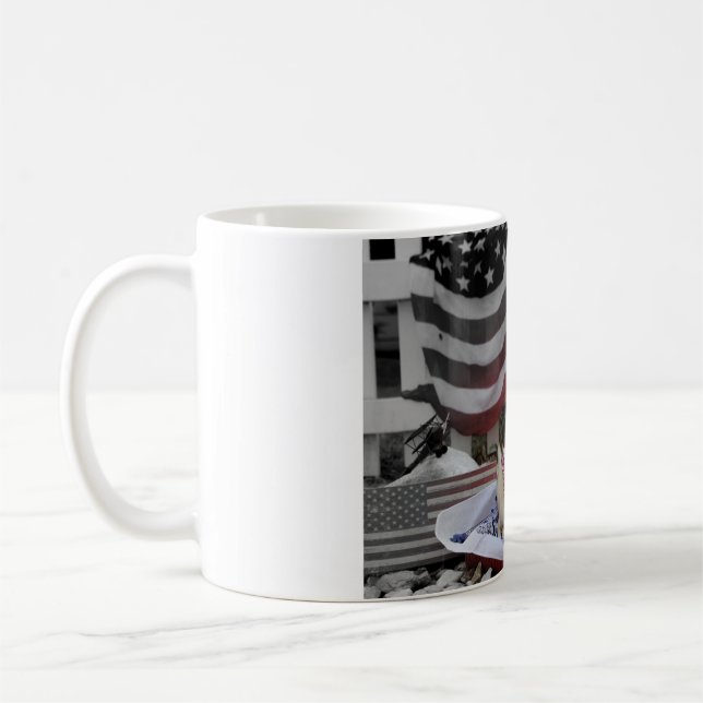 Tucker lleva la taza de café de América de las (Izquierda)
