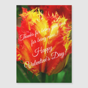Tulipán rojo amarillo con el día de San Valentín