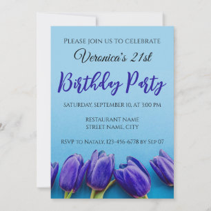 Tulipanes azules en un fondo azul Invitación