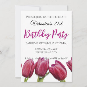 Tulipanes rojos en una invitación de fondo azul