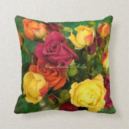 Tulipanes y almohada de los rosas